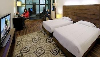 Monarch Luxur - Infantry Road Hotel Bangalore