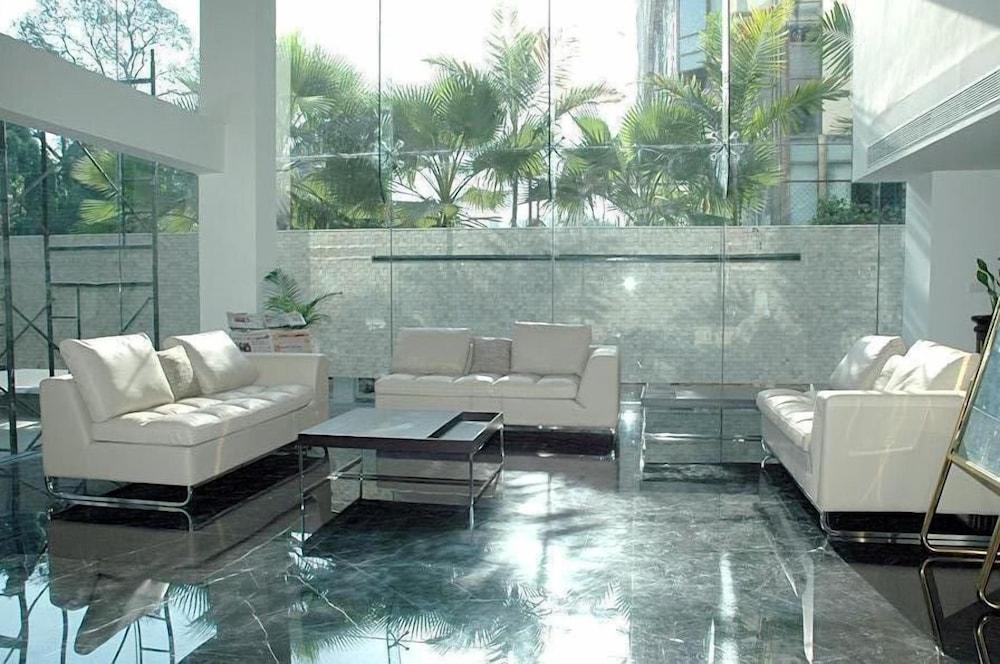 Monarch Luxur - Infantry Road Hotel 4*