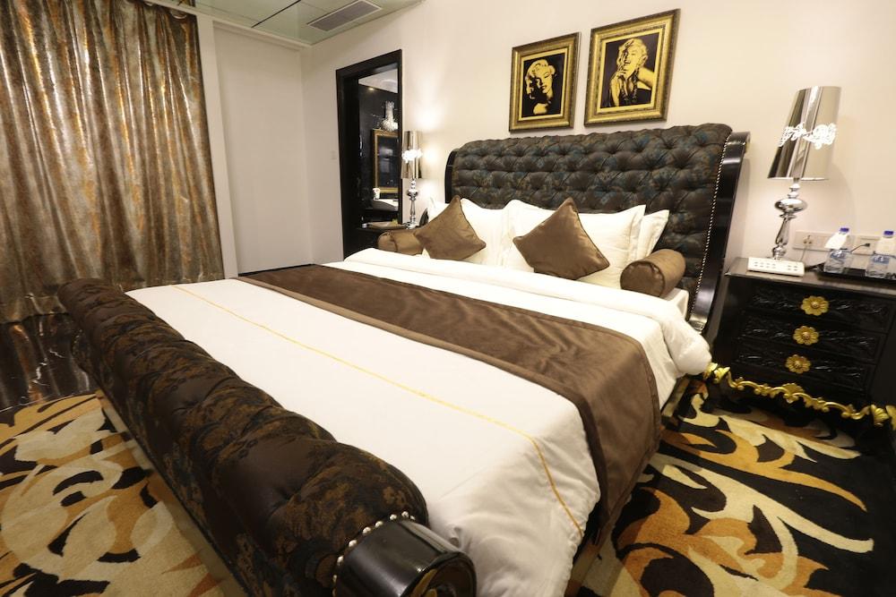 La Marvella, Hotel