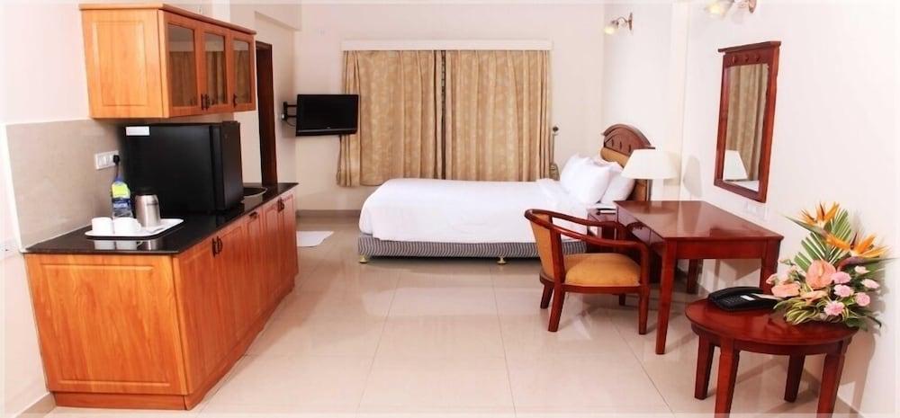 Hotel The Chevron Bangalore