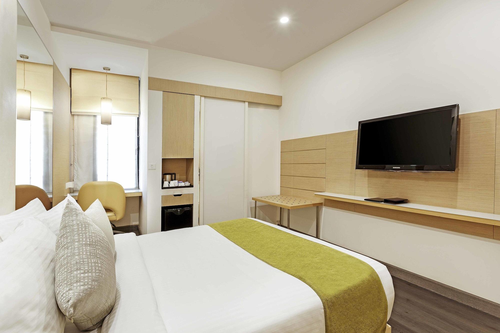 Hotel Sarovar Portico Outer Ring Road 4*
