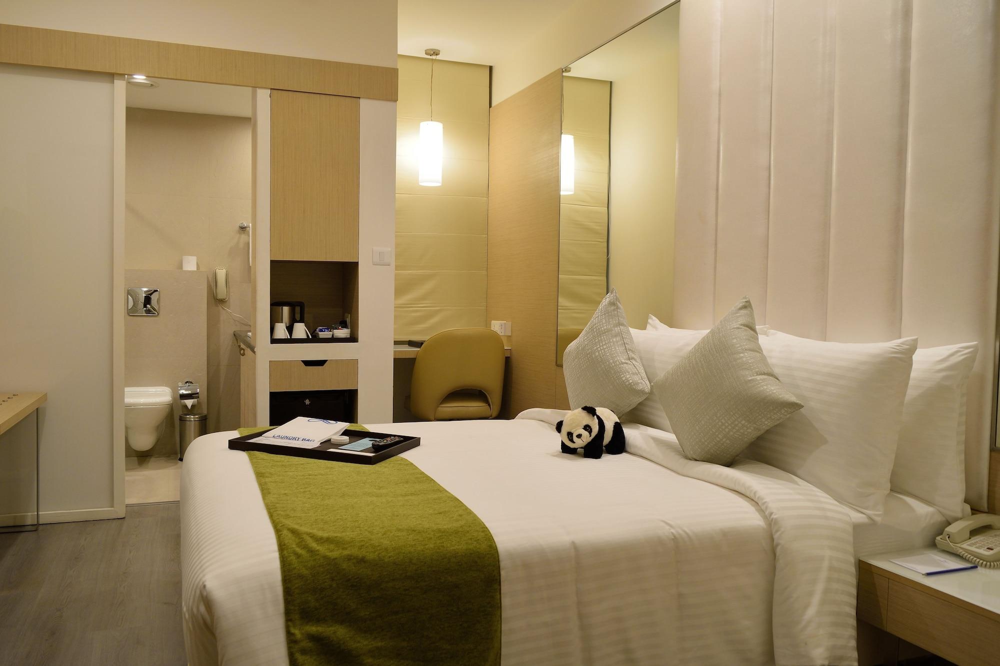 Sarovar Portico Outer Ring Road Hotel 4*
