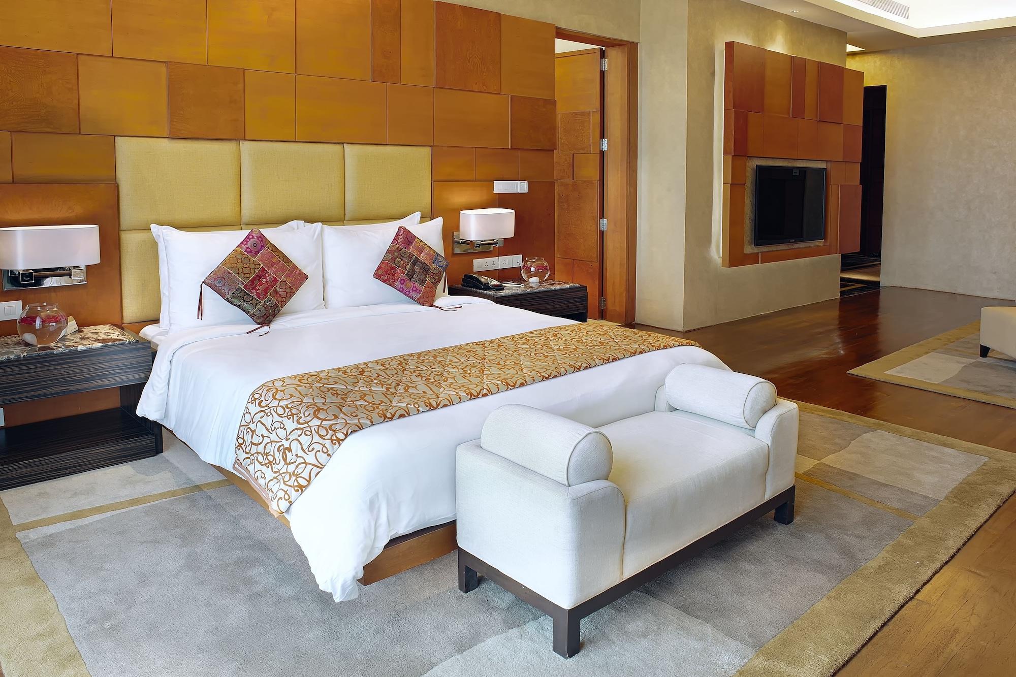 Hotel Gokulam Grand &