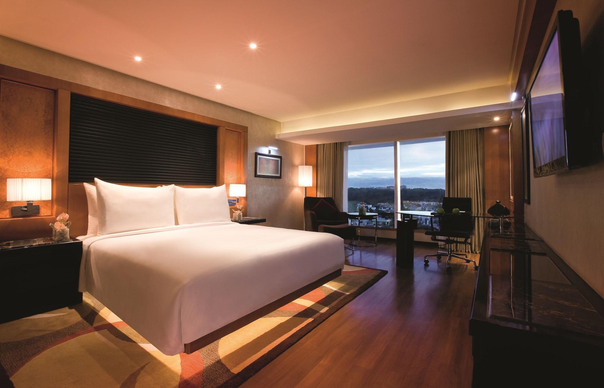 Hotel Gokulam Grand & 5*