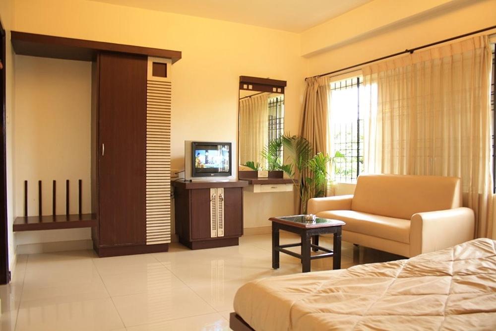 Hotel Golden Residency, Gandhi Nagar Bangalore