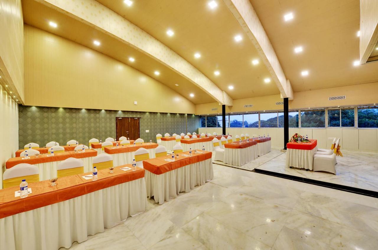 Manpho Bell & Convention Center Hotel