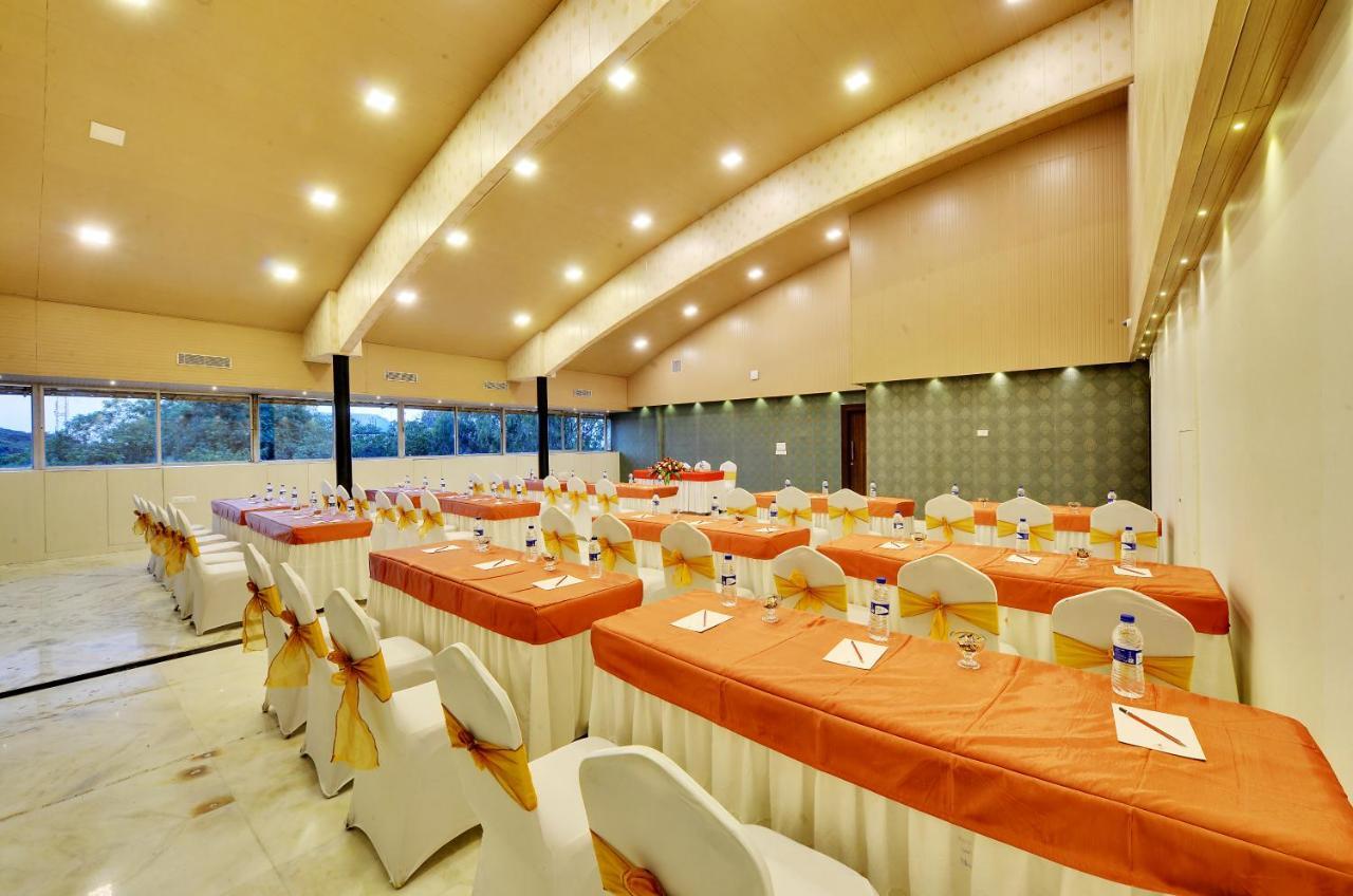 Manpho Bell & Convention Center 3* Bangalore