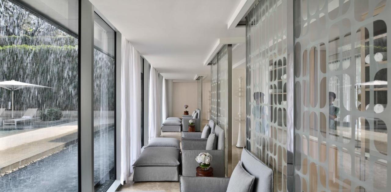 Four Seasons At Embassy One 5*