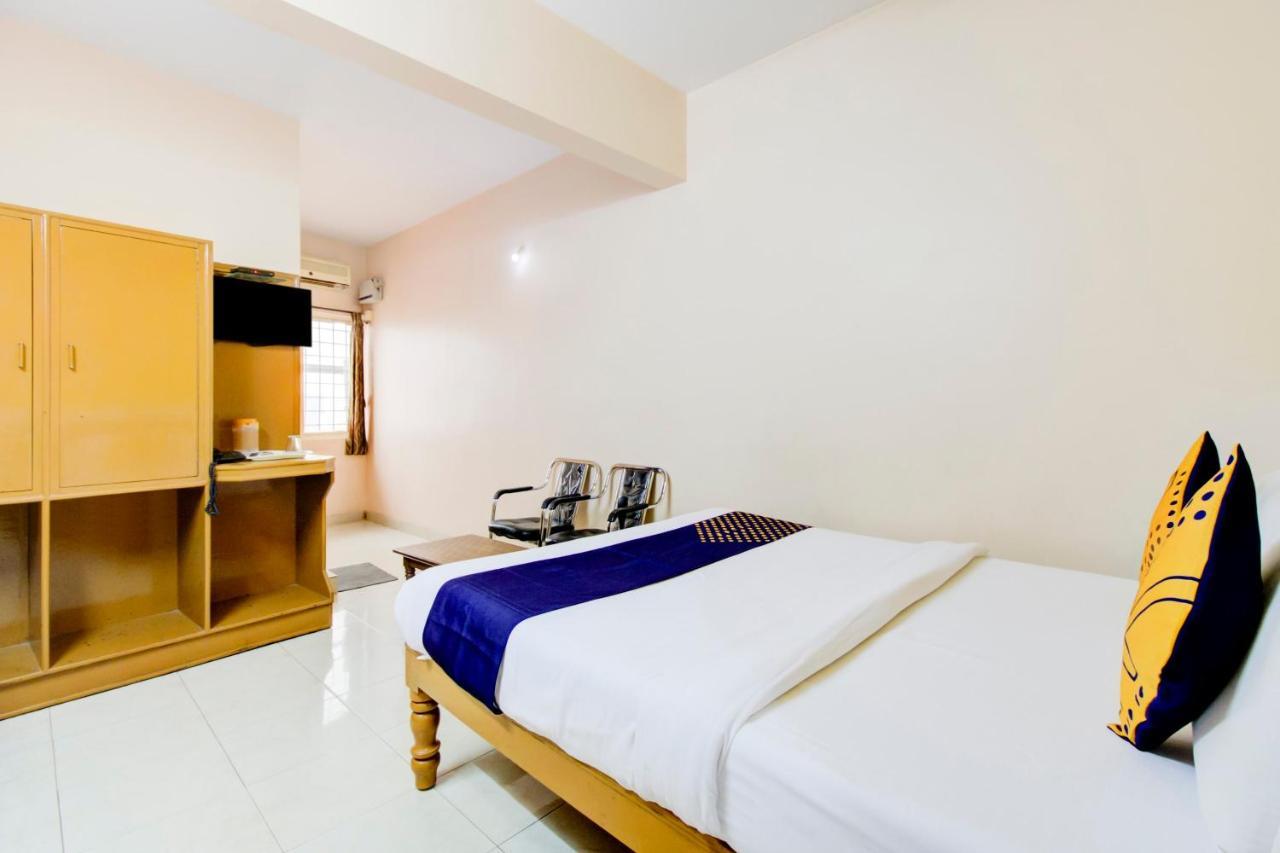 Spot On 75492 The Royal Comfort Hotel 2*