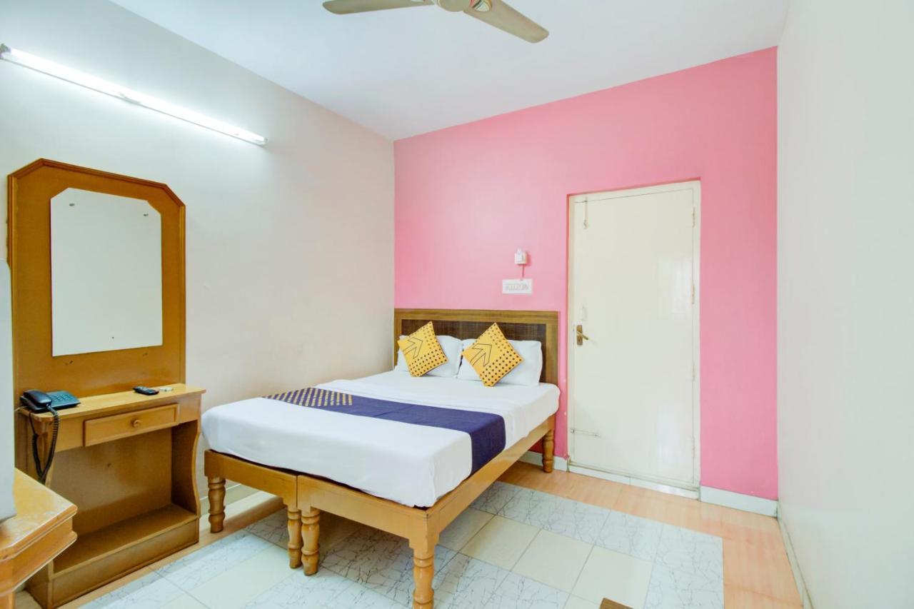 Spot On 75492 The Royal Comfort 2* Bangalore