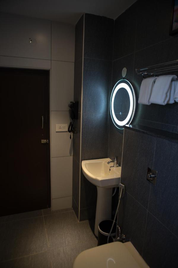Capital O 36137 Vihaari 24 Business Hotel 3*