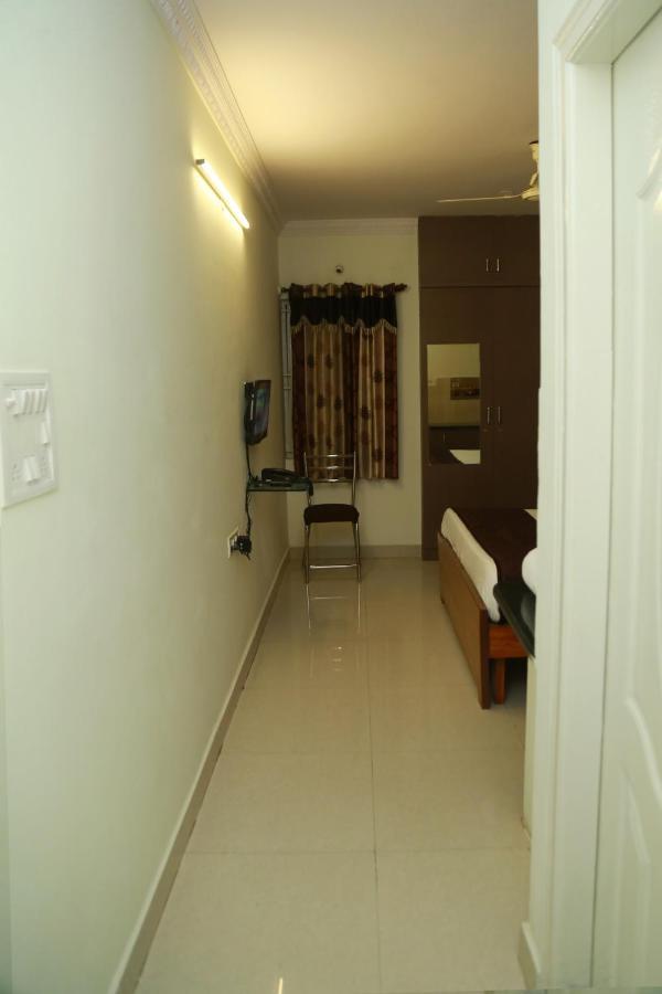Hotel Living Tree 2*