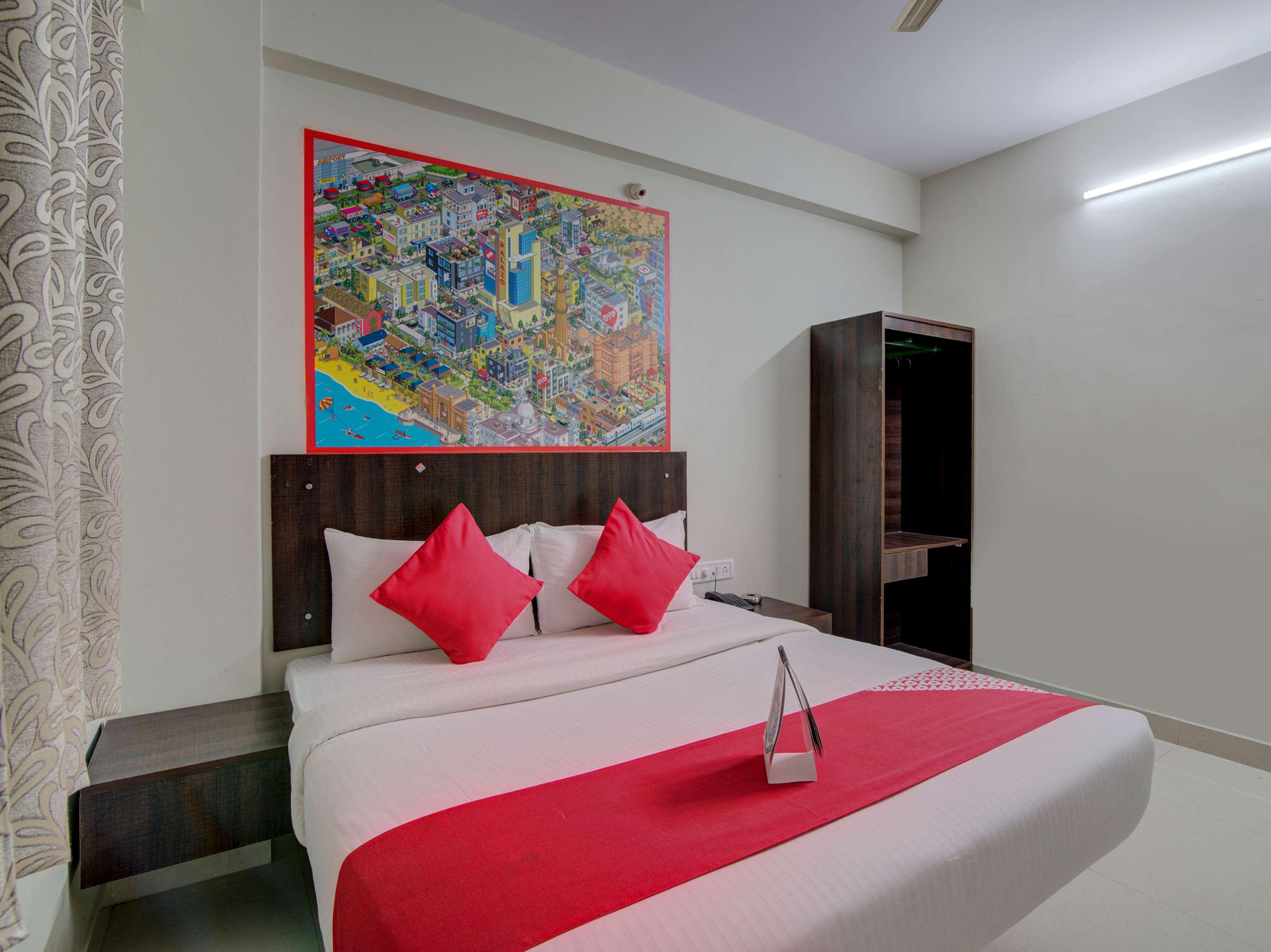 O Varcity Plaza Hotel 4*