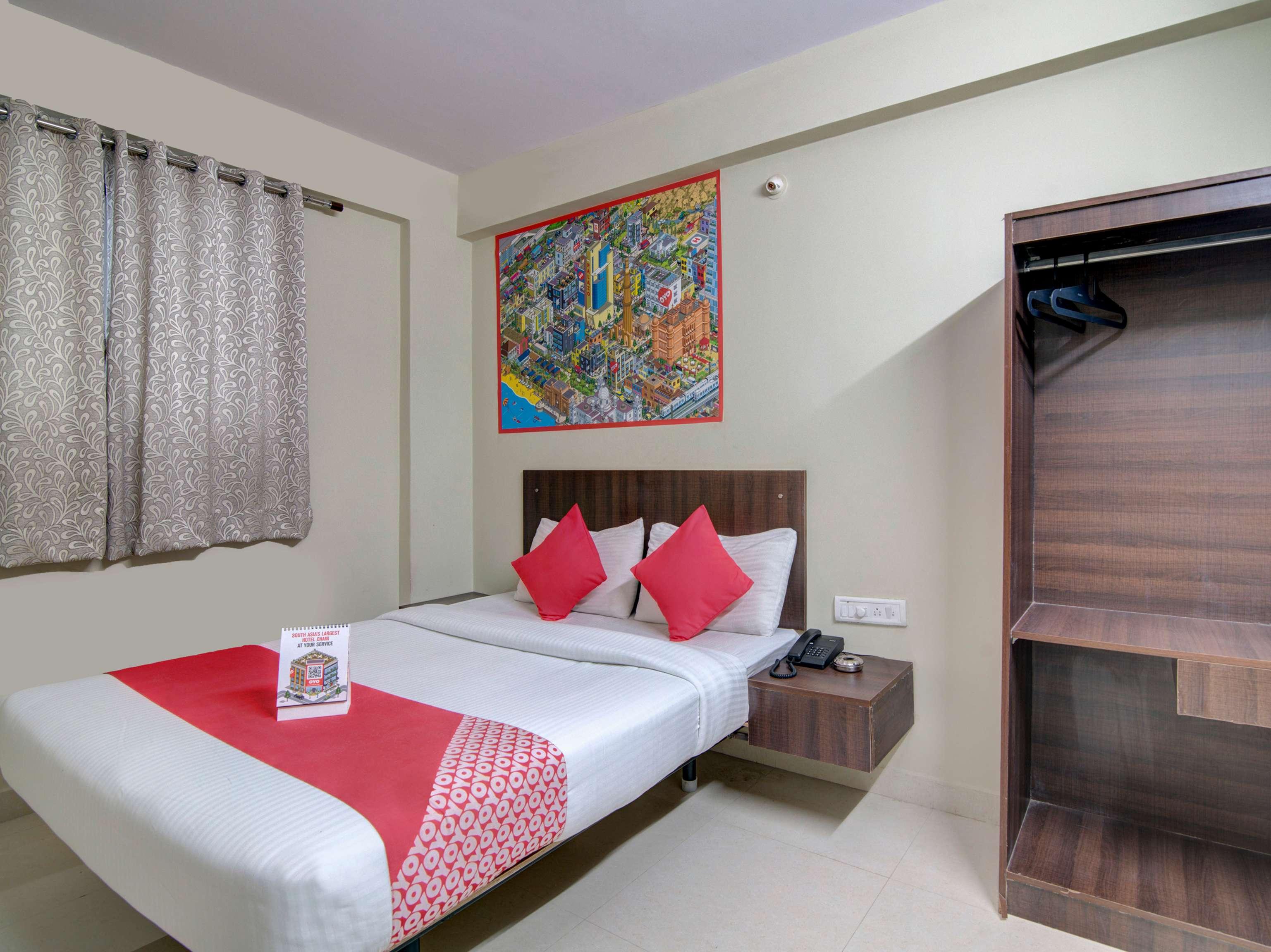 O Varcity Plaza 4*