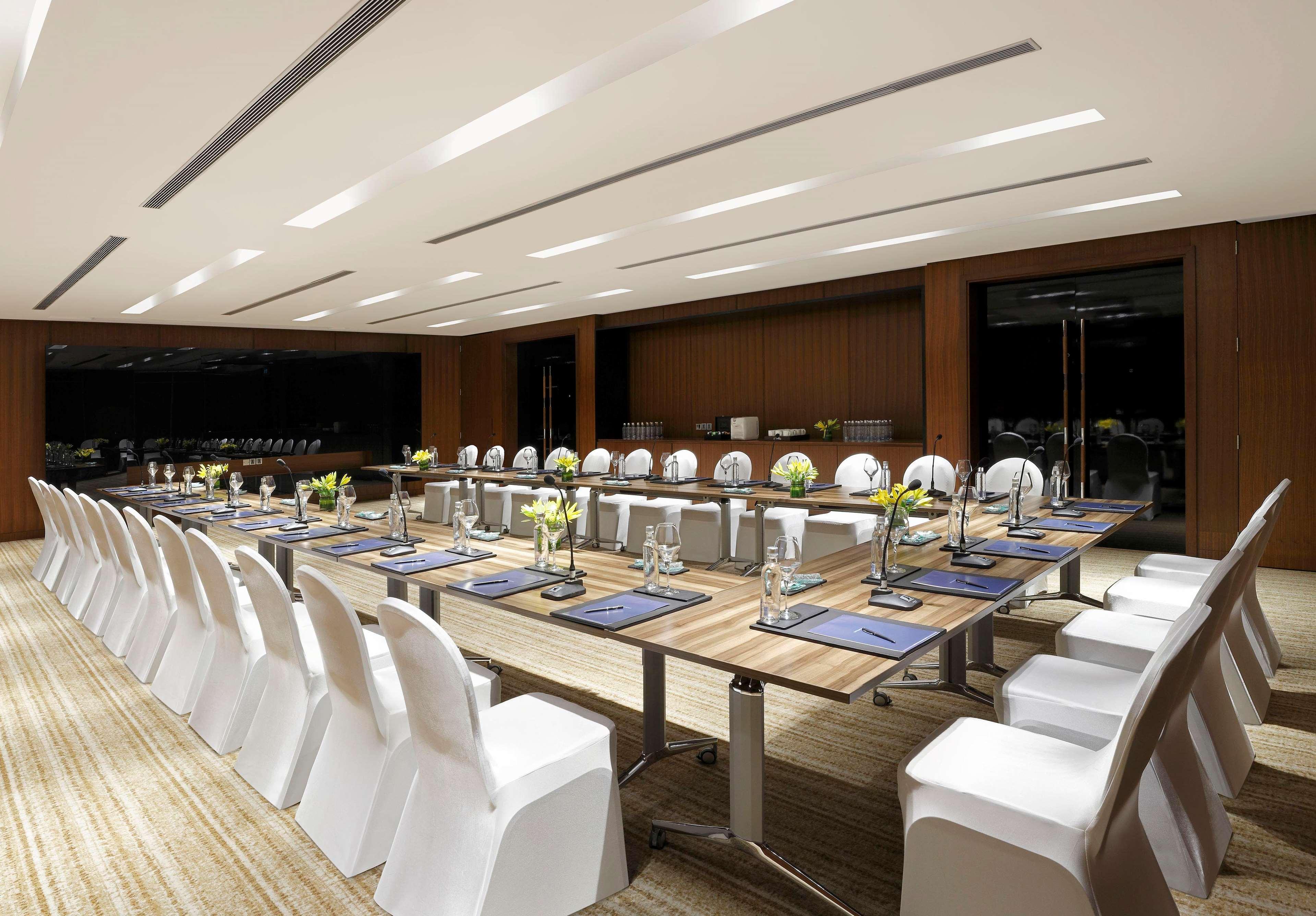 Hilton Embassy Golflinks Hotel 5*