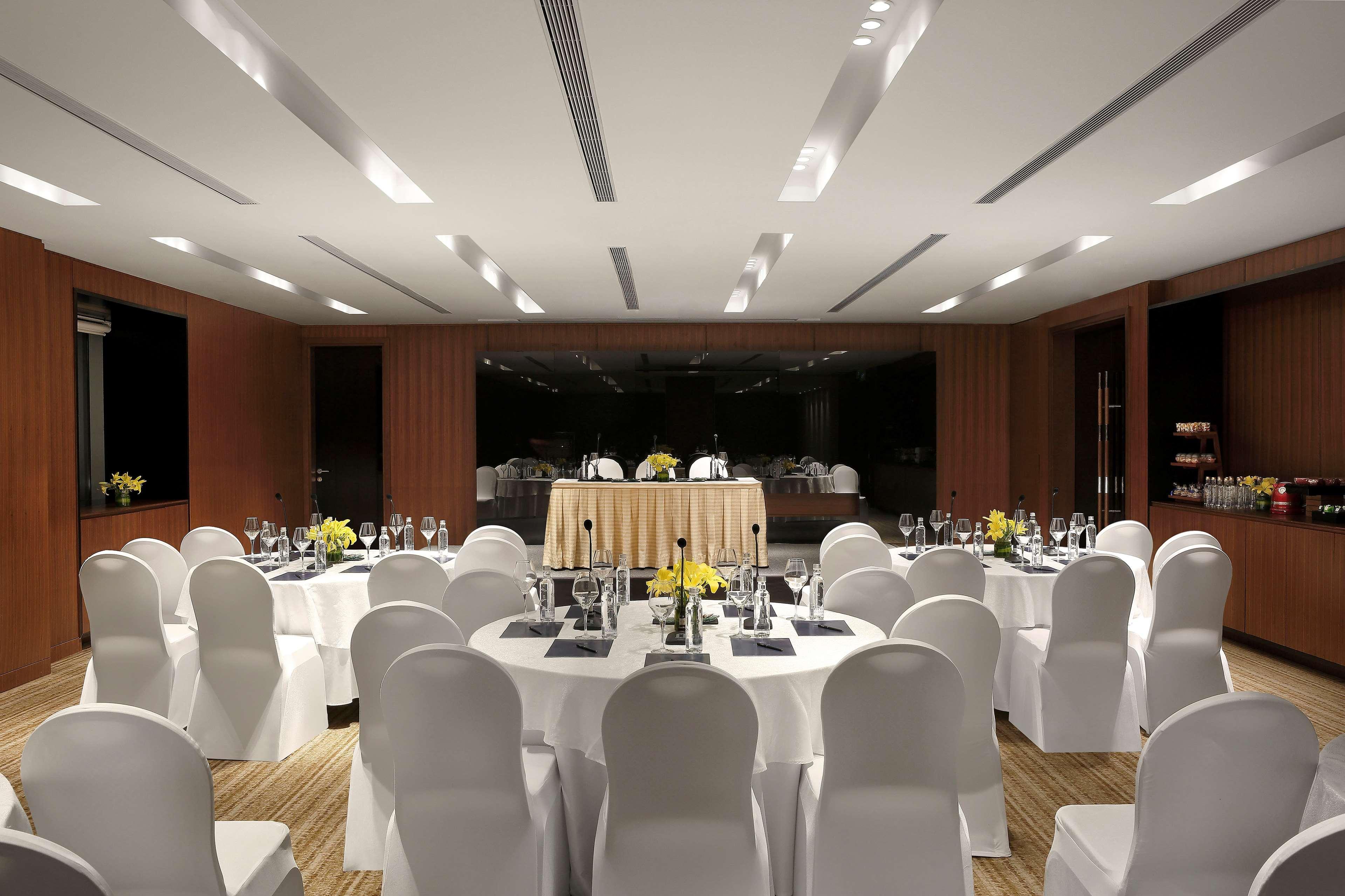 Hilton Embassy Golflinks 5* Bangalore