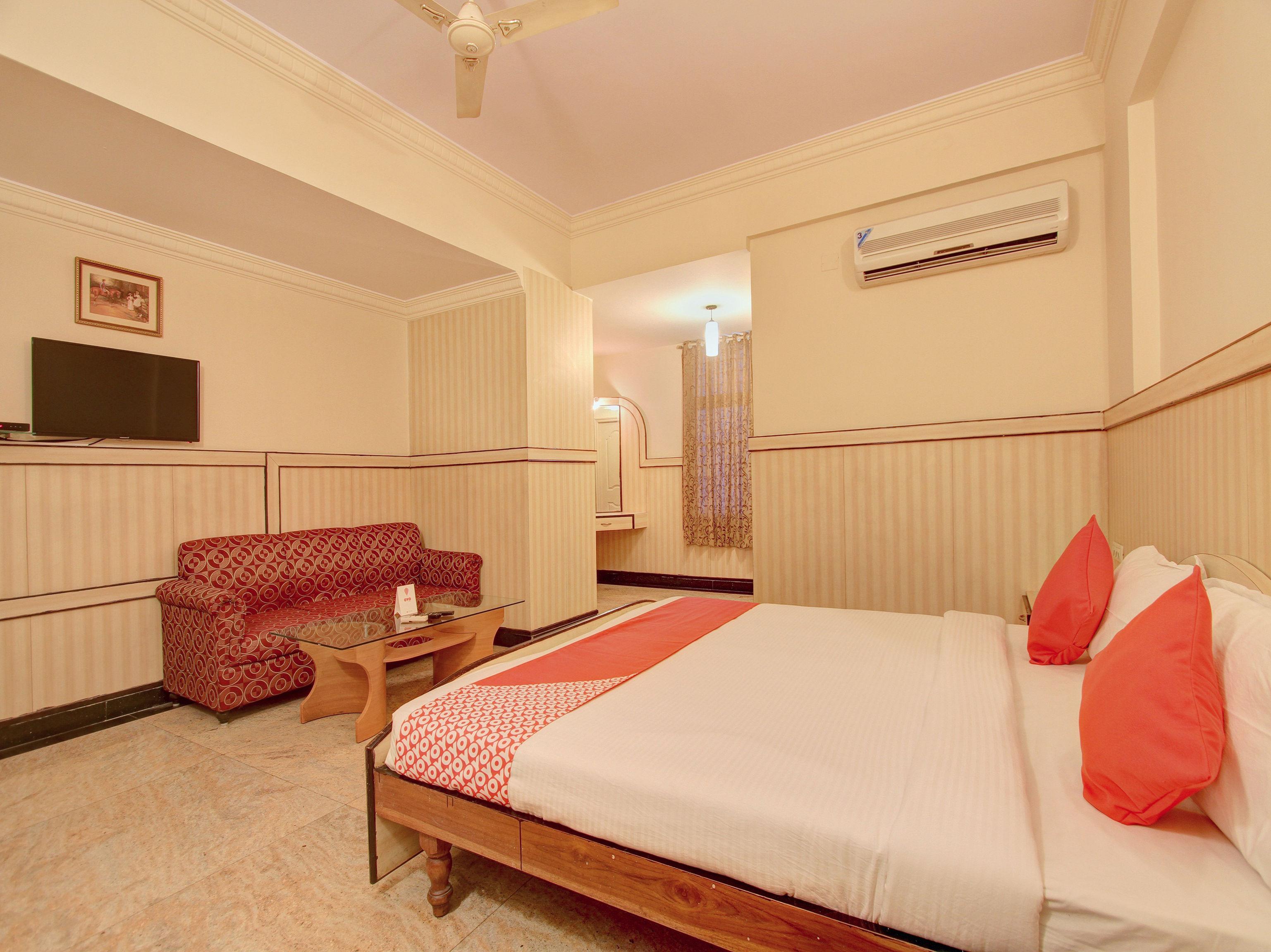 Hotel Oyo 12985 Sabharwal Viceroy
