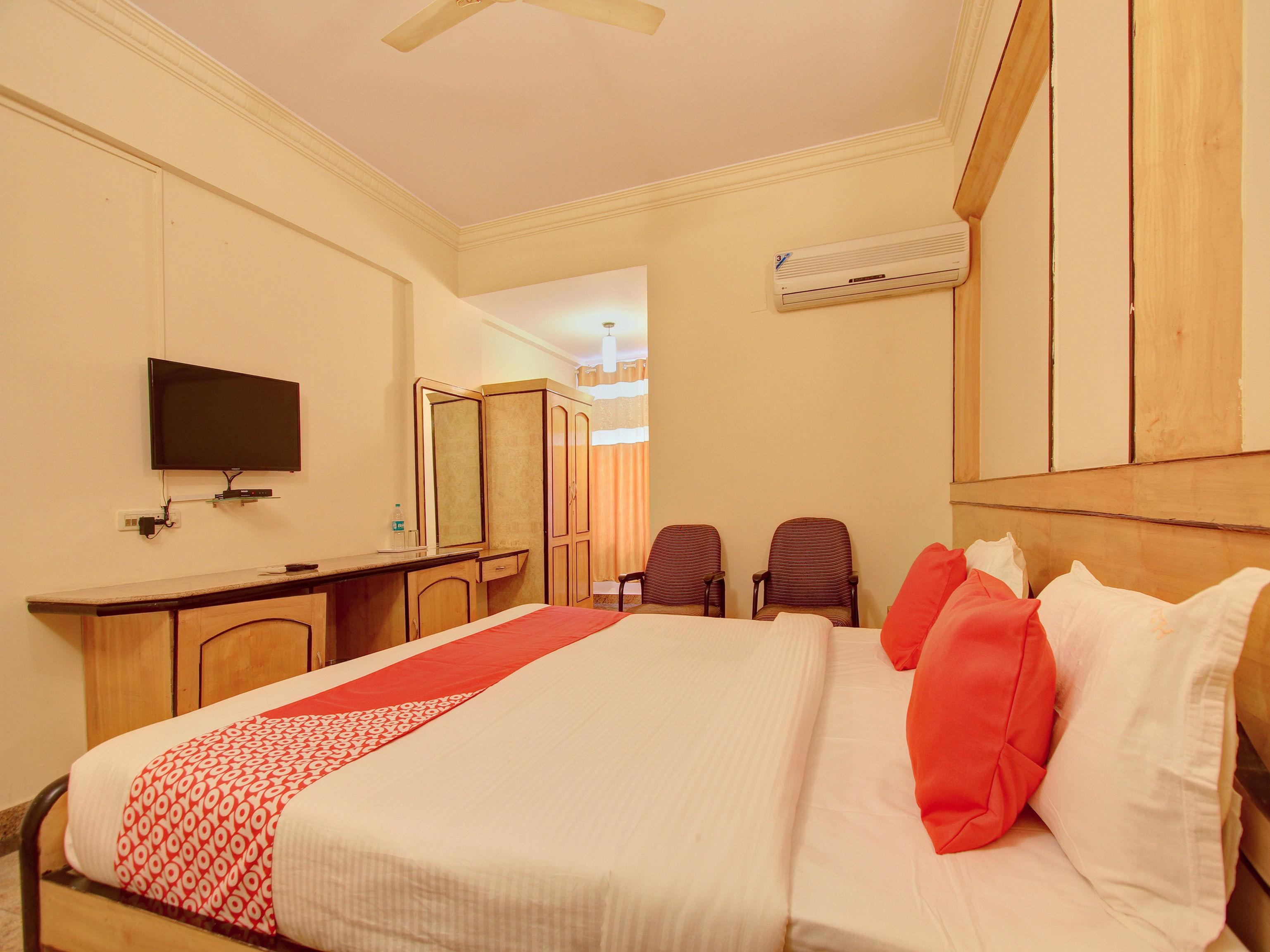 Oyo 12985 Sabharwal Viceroy Hotel 3*