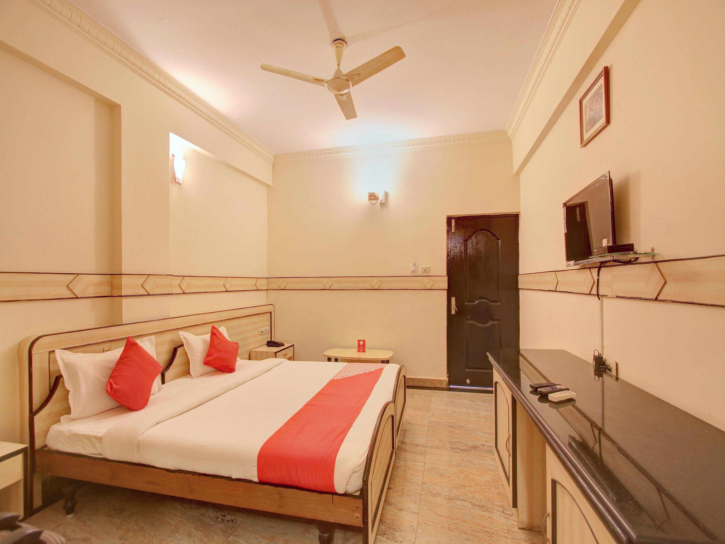 Hotel Oyo 12985 Sabharwal Viceroy