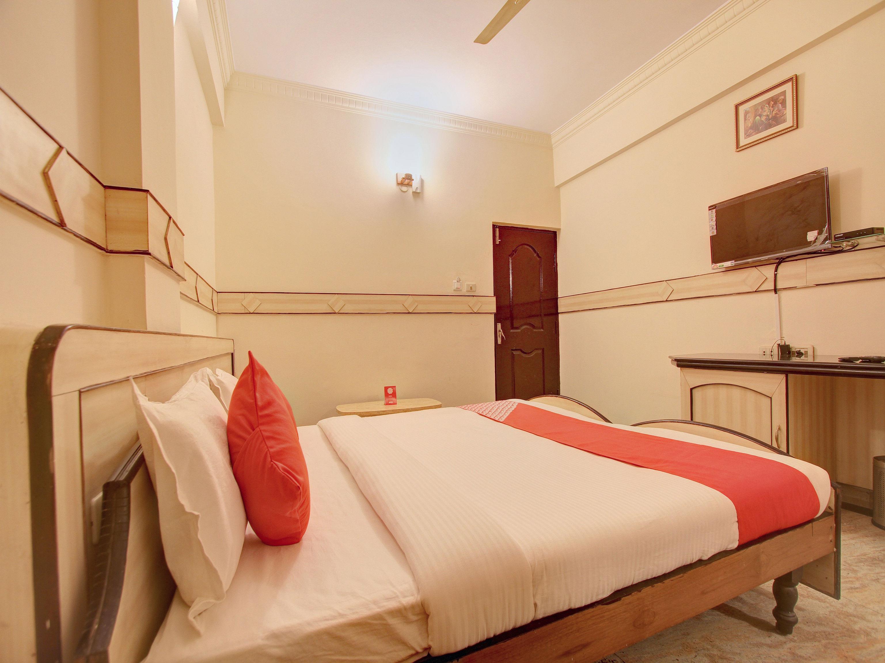 Hotel Oyo 12985 Sabharwal Viceroy