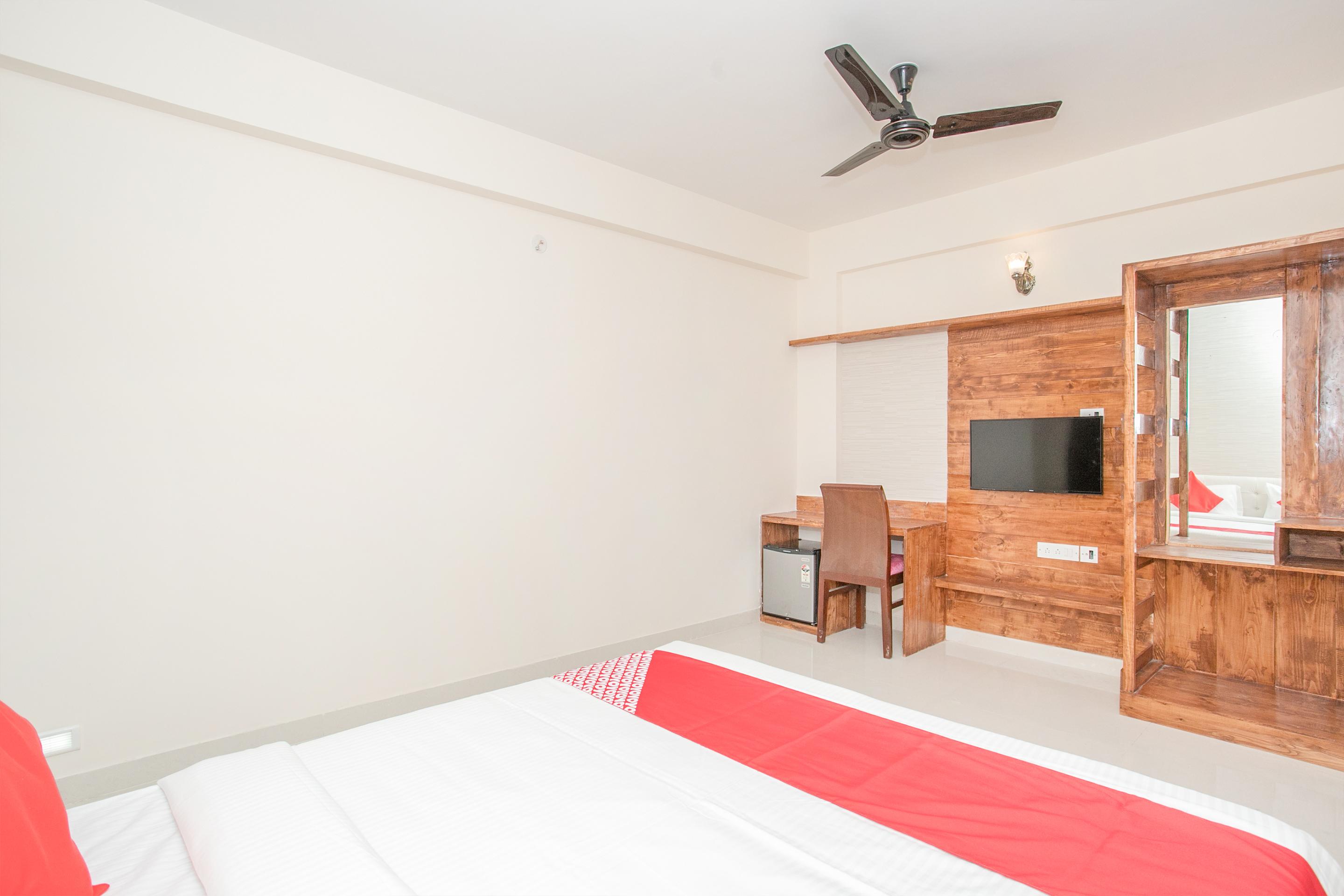 Oyo 12045 Dollars Nest 2*