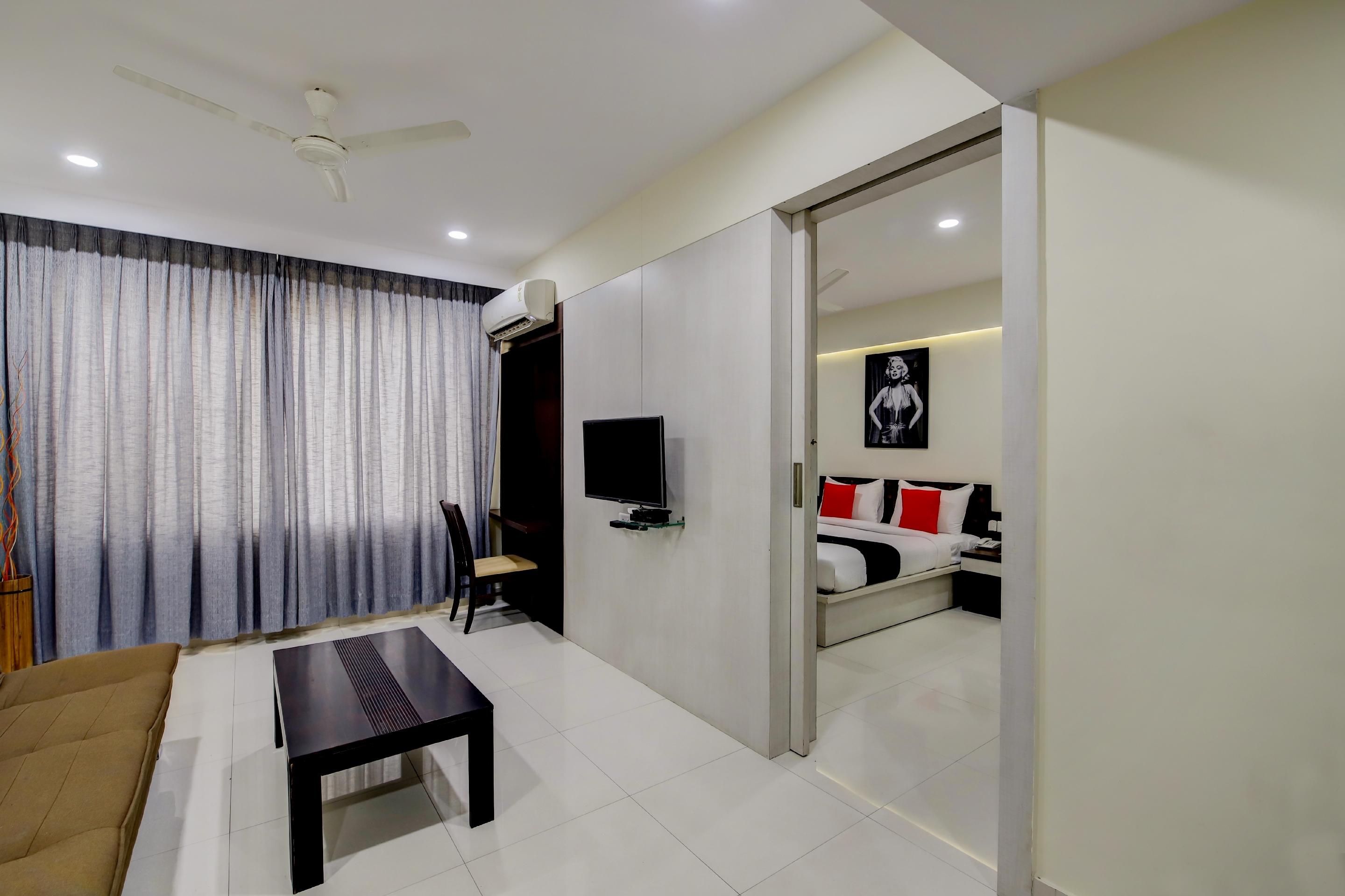 Capital O 28398 Mysore Gate Hotel