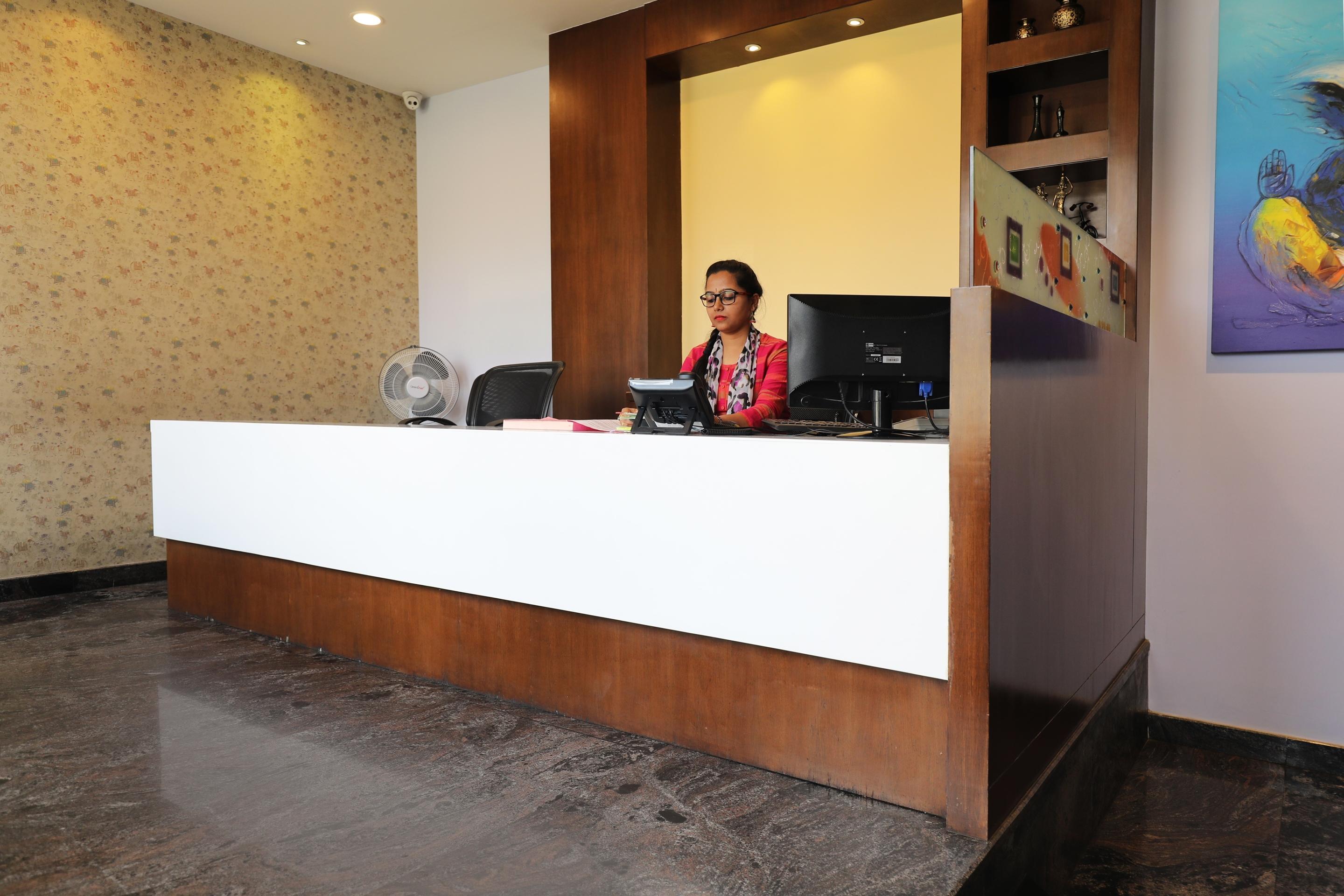 Capital O 28398 Mysore Gate Hotel