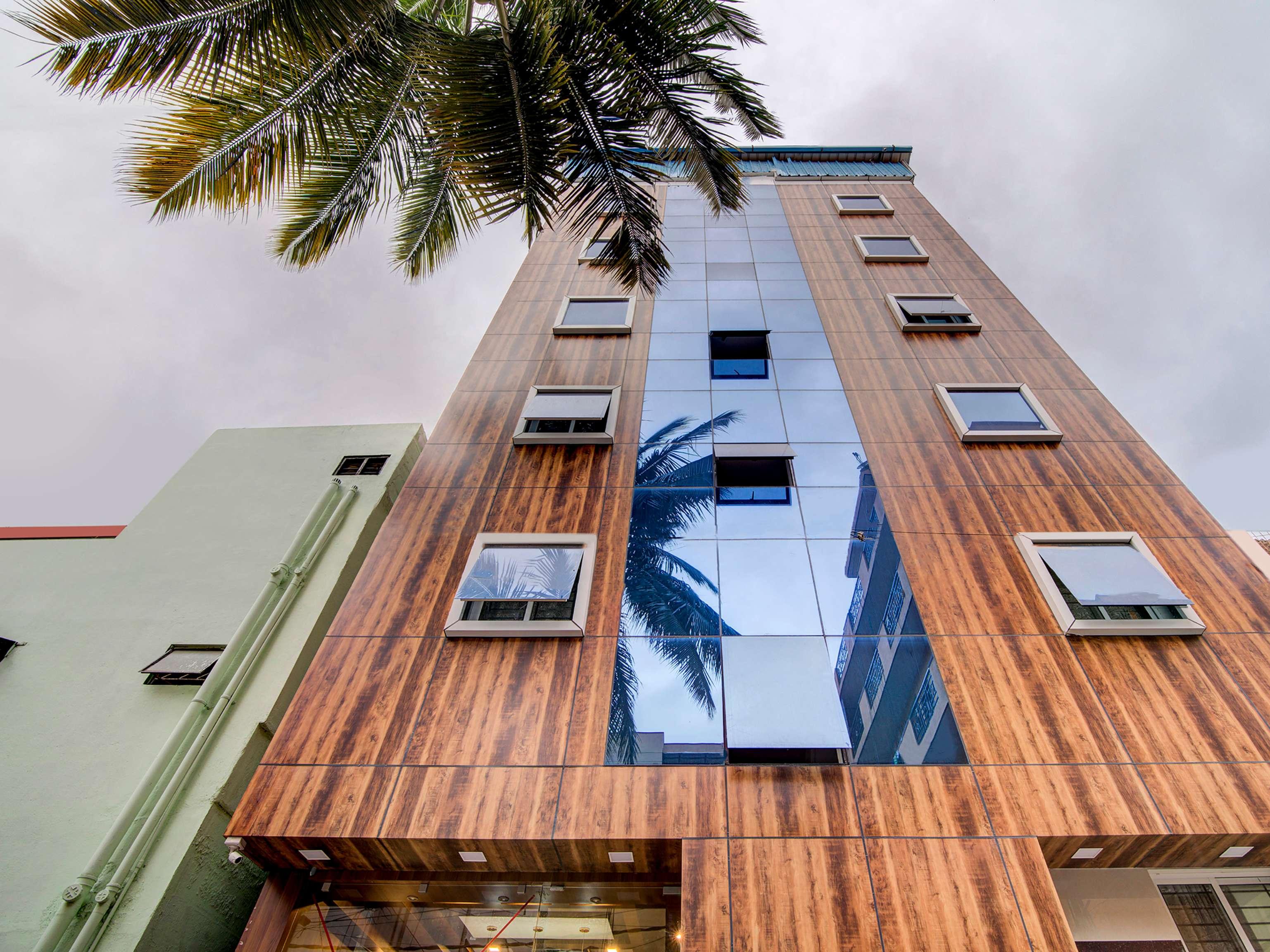 O Varcity Plaza Hotel 4*