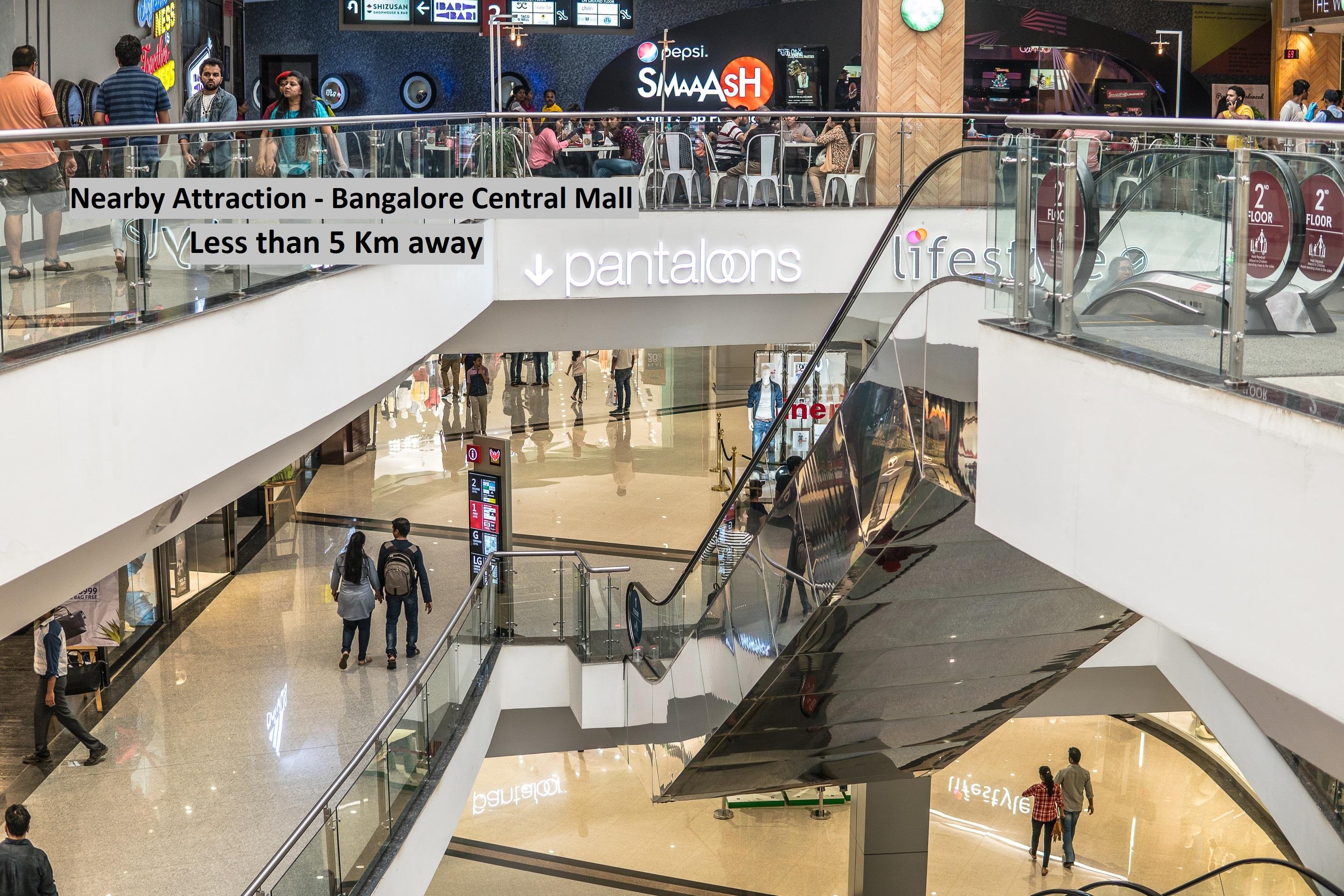 O Varcity Plaza