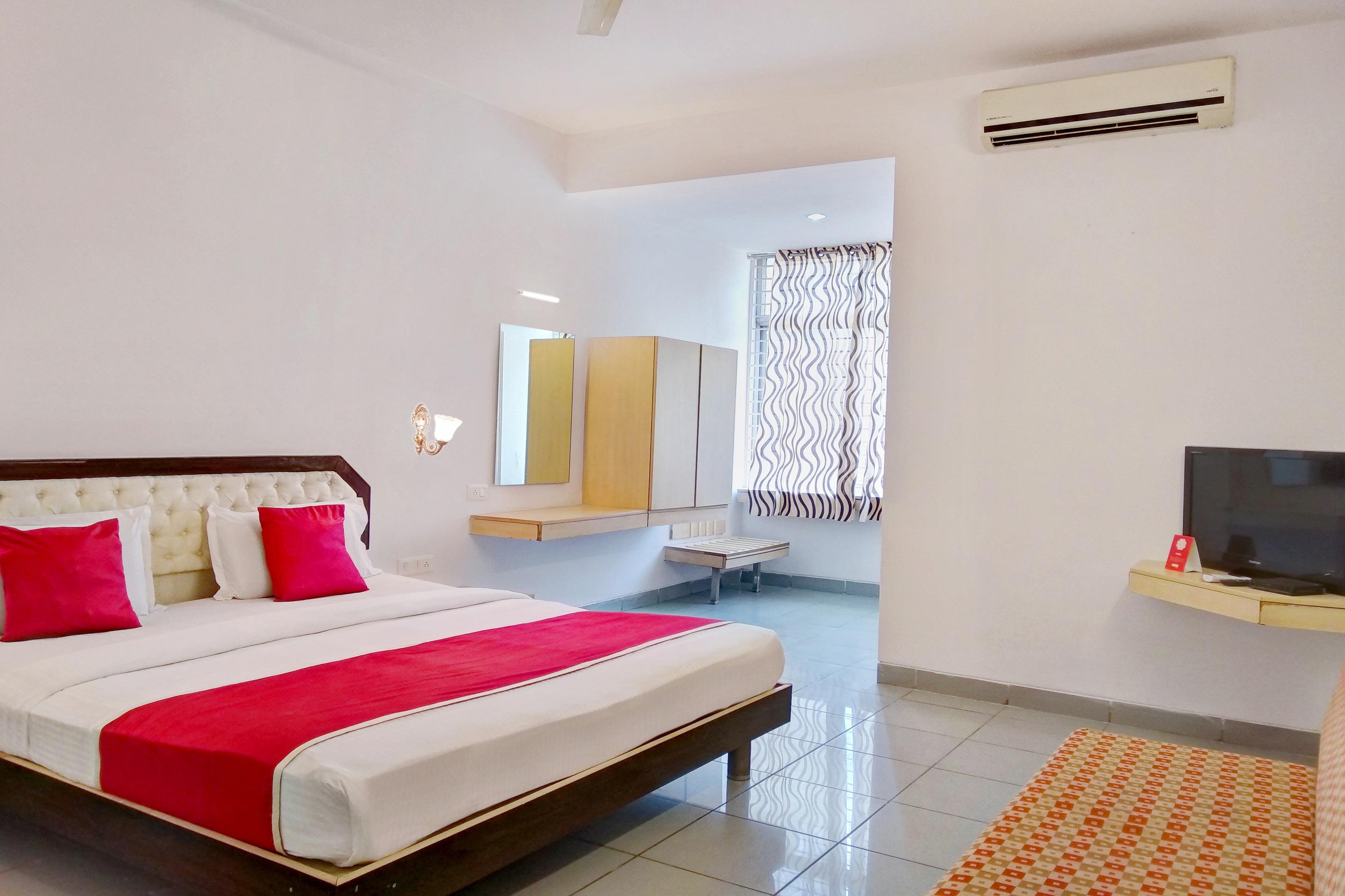 Oyo 10884 Pavana Residency Hotel 2*