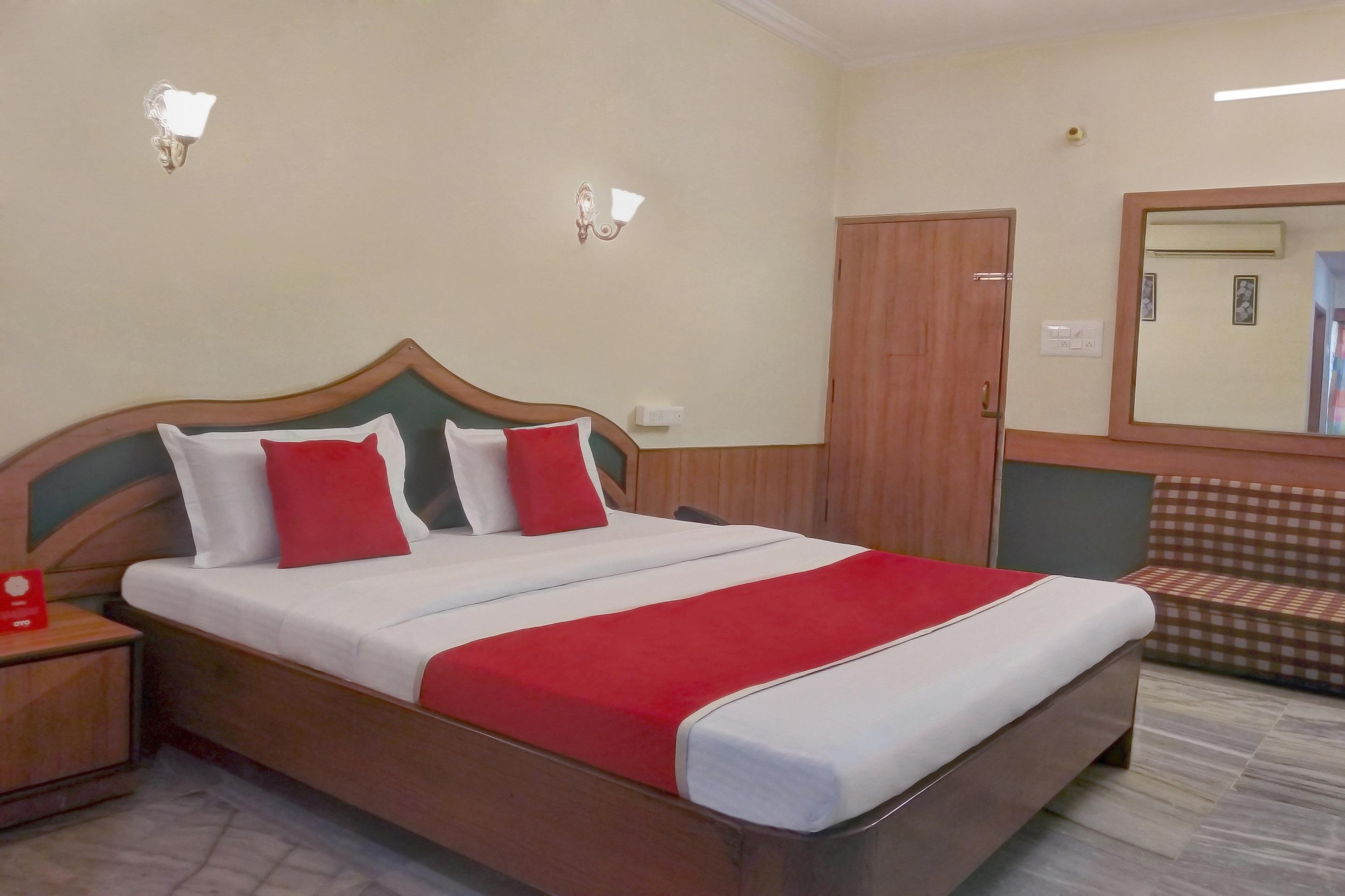 Hotel Oyo 10884 Pavana Residency