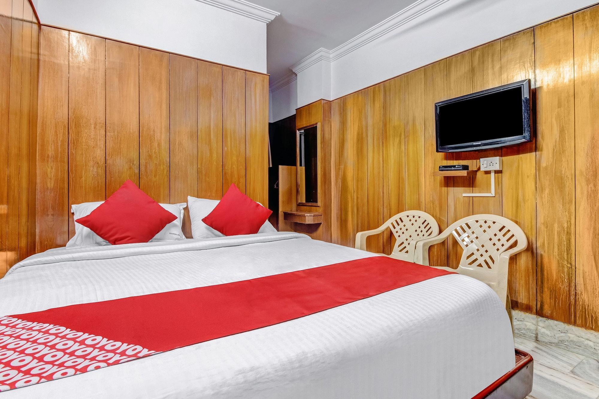 Oyo 19559 Pavithra Paradise Hotel 3*