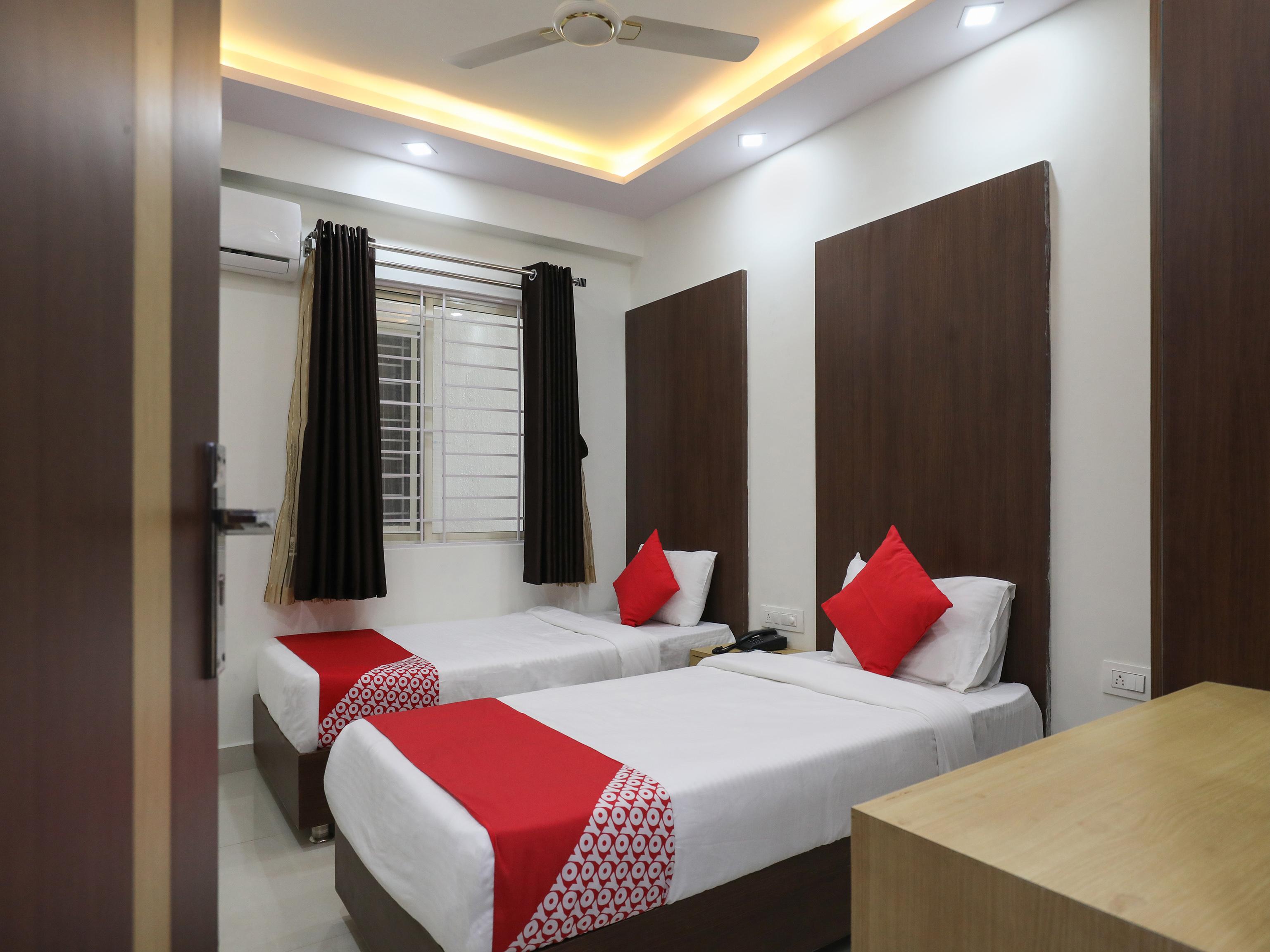 Oyo 12544 Varcity Twin Towers Hotel 3*