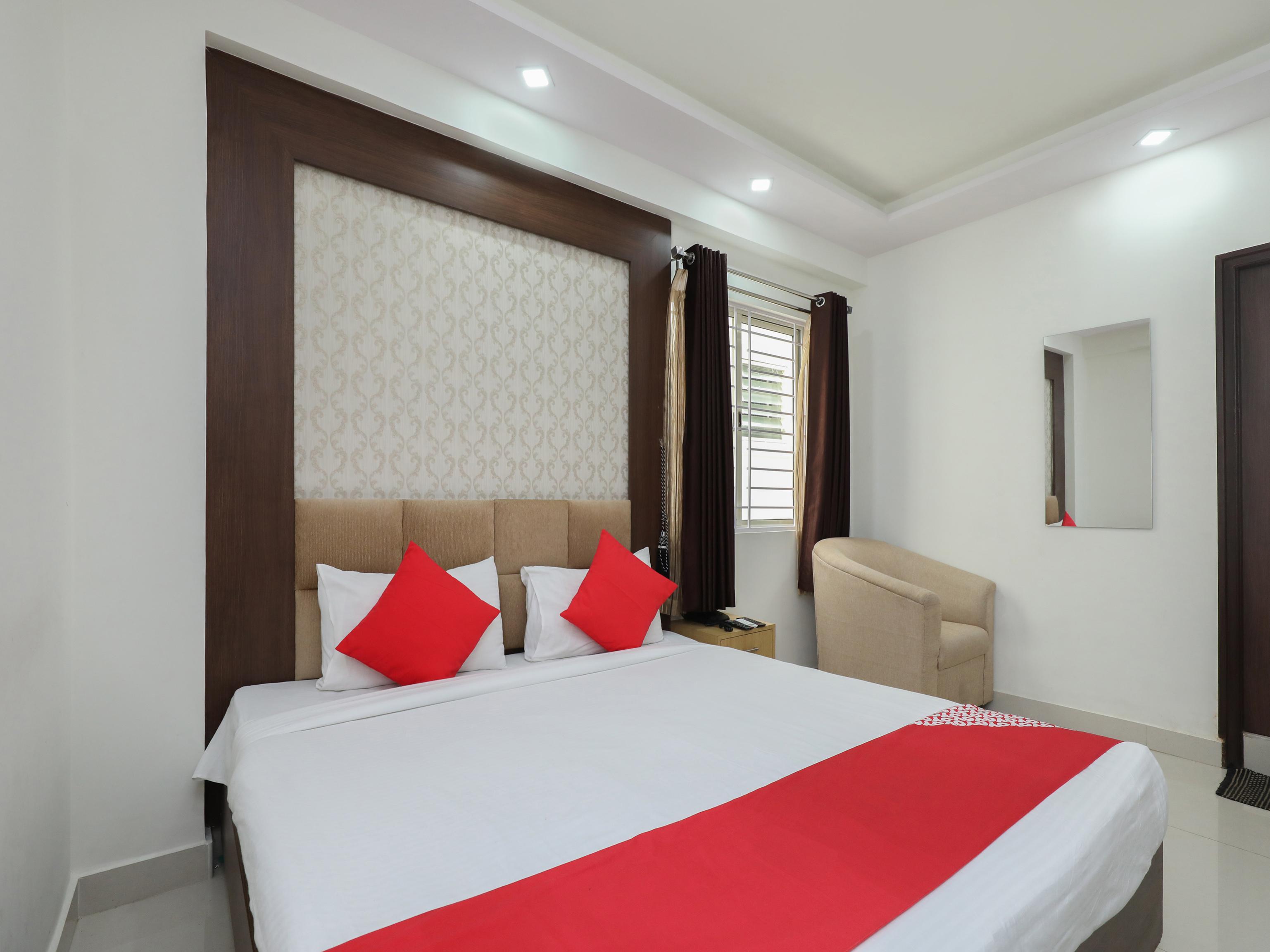 Oyo 12544 Varcity Twin Towers Bangalore
