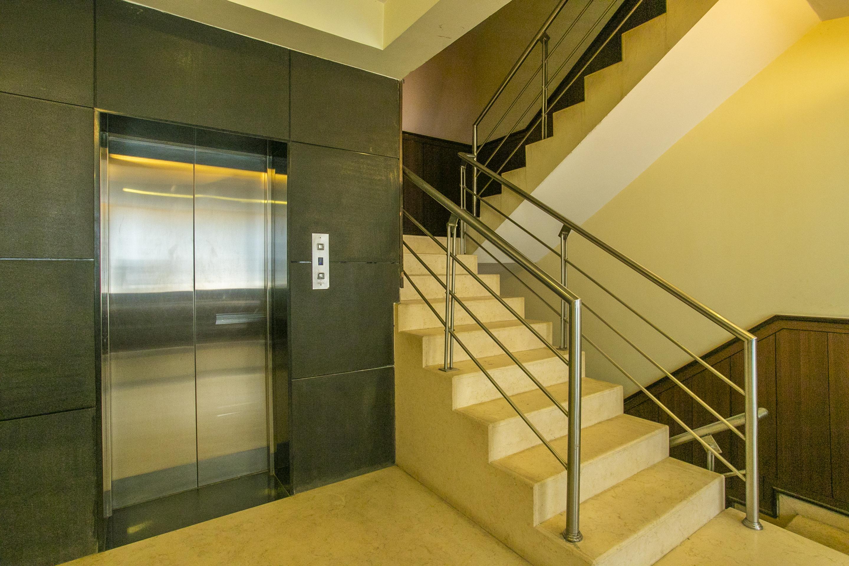 Oyo 27859 Agi Dynasty Hotel