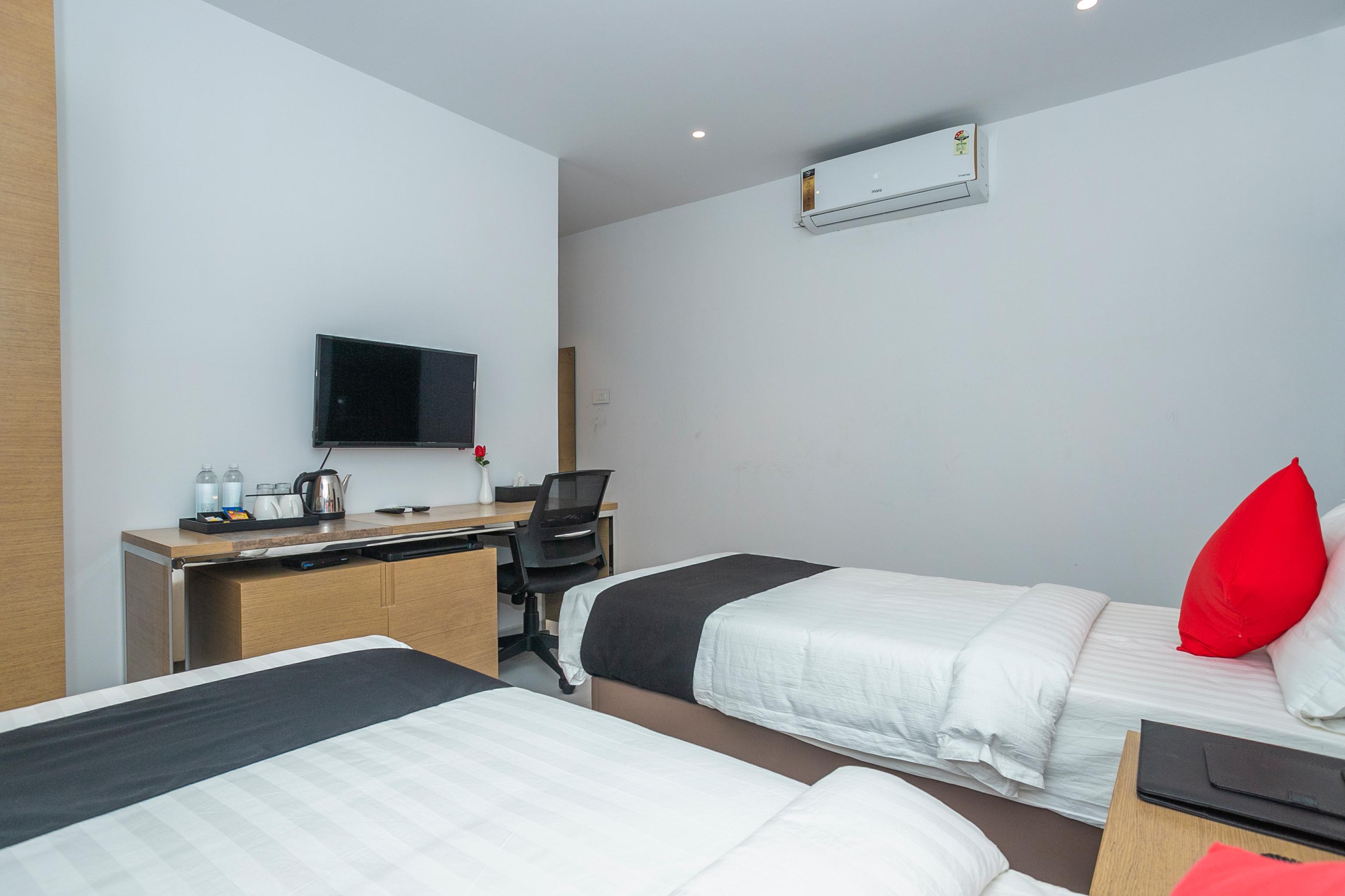 Capital O 36137 Vihaari 24 Business