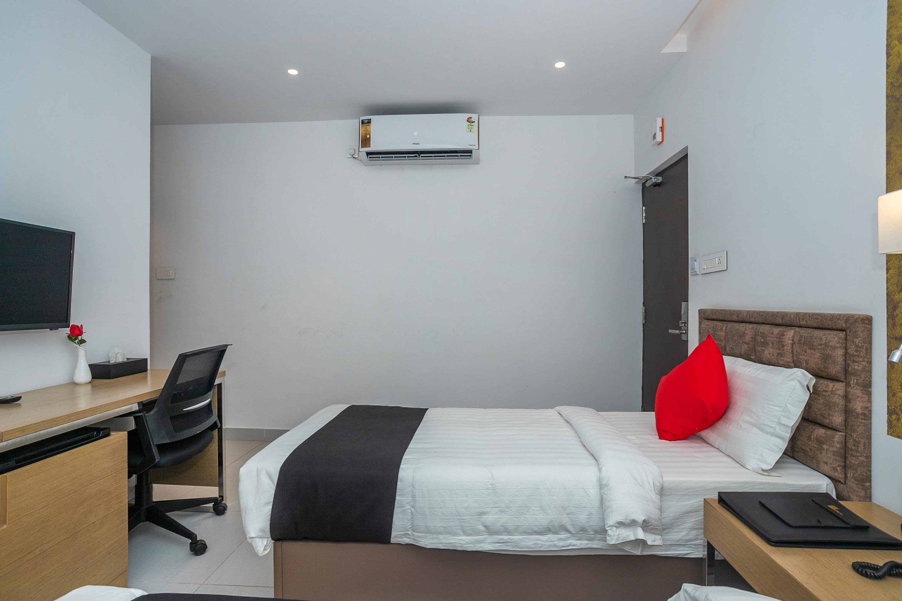 Capital O 36137 Vihaari 24 Business Hotel