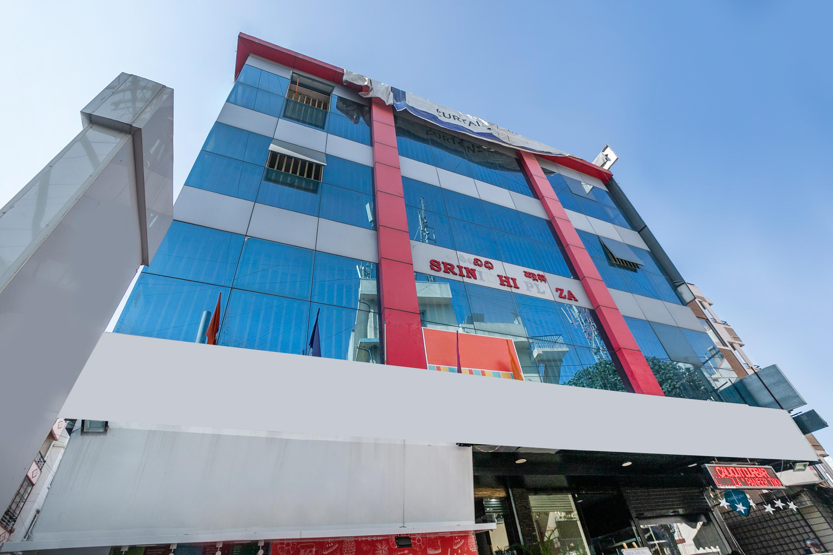 Hotel Oyo 436 Emirates 3*