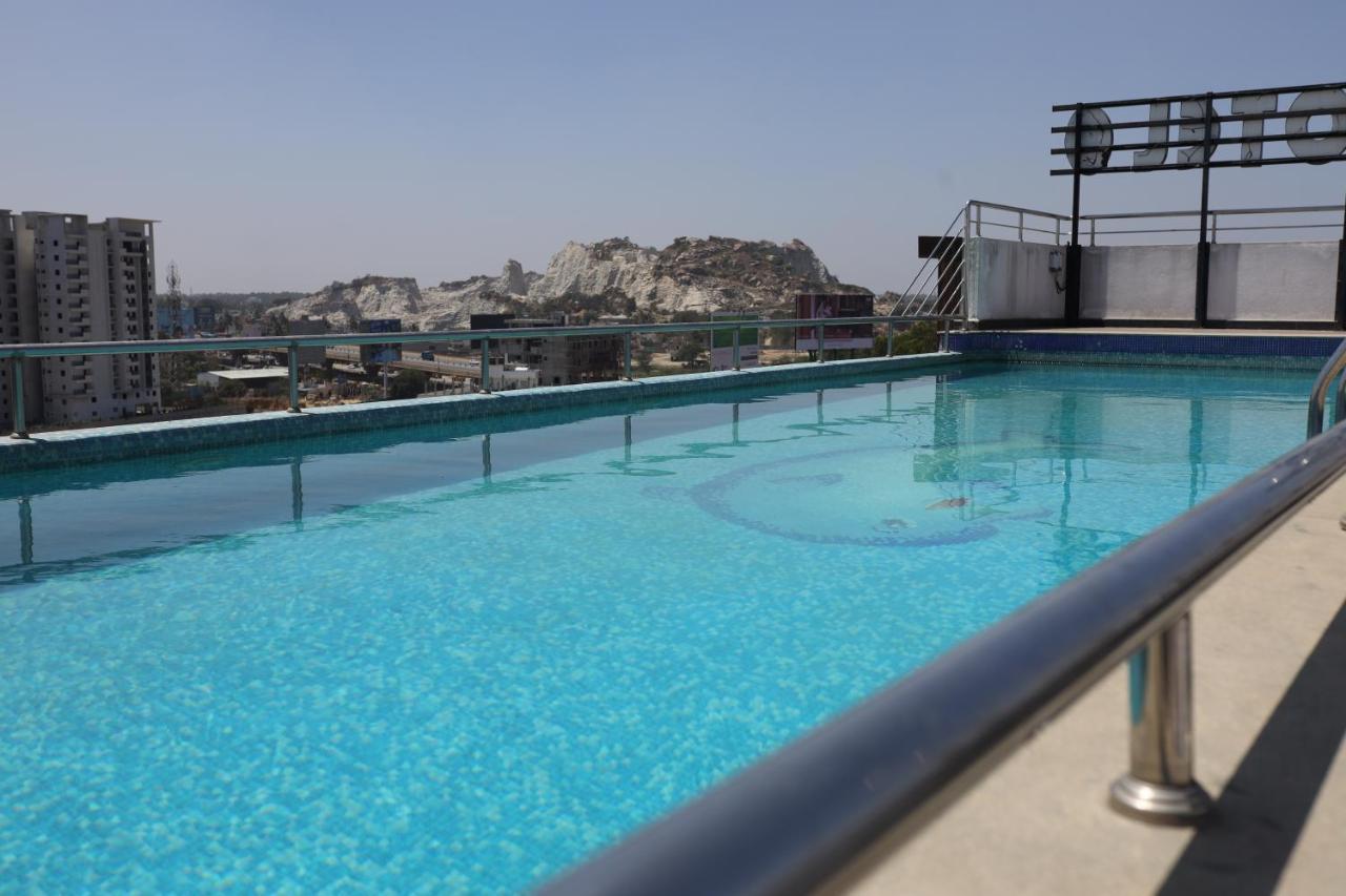 Npg Just 10 Mins Drive From The Kempegowda International Airport 3*