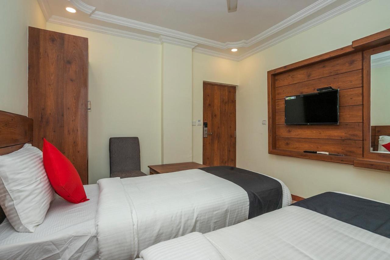 Capital O 13184 Savi International Hotel