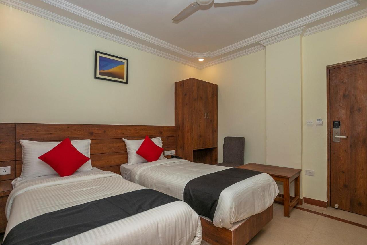 Capital O 13184 Savi International Hotel 3*
