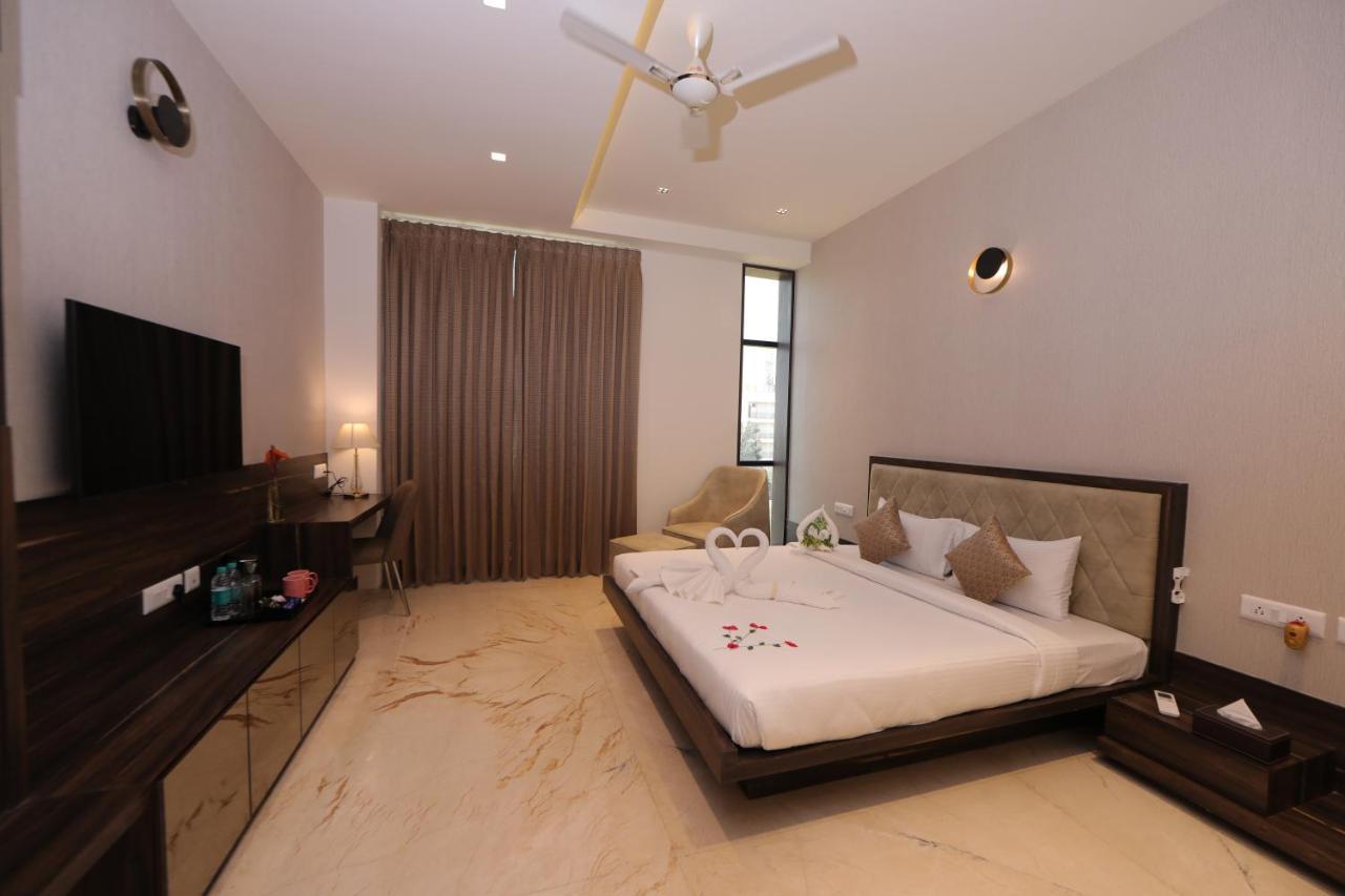 Vrr Astoria & Convention Center * Bangalore