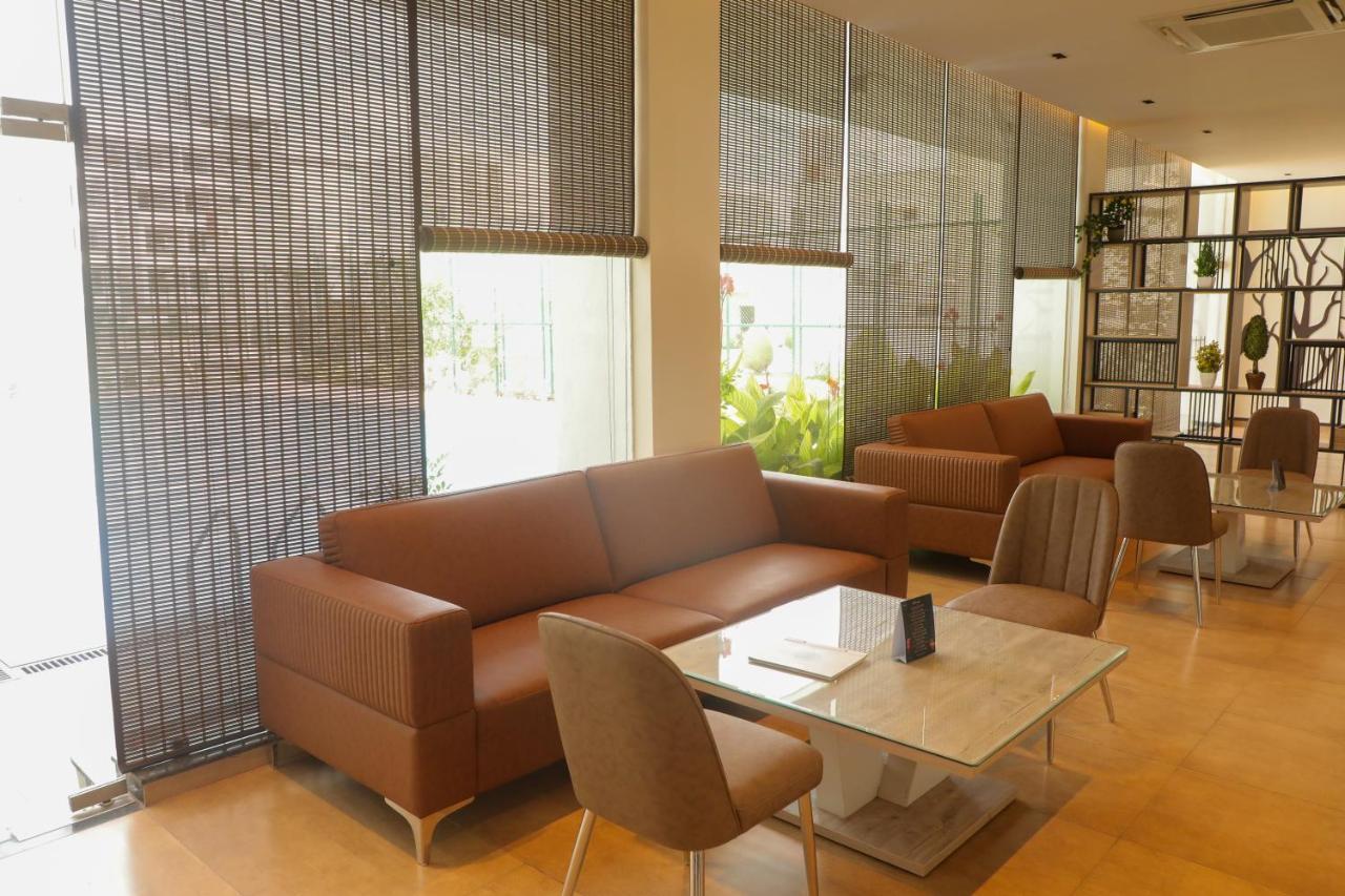 Vrr Astoria & Convention Center * Bangalore