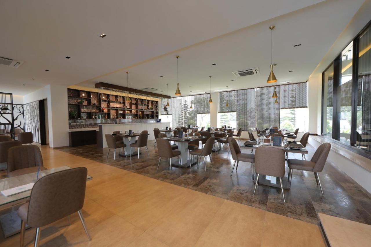 Resort Vrr Astoria & Convention Center