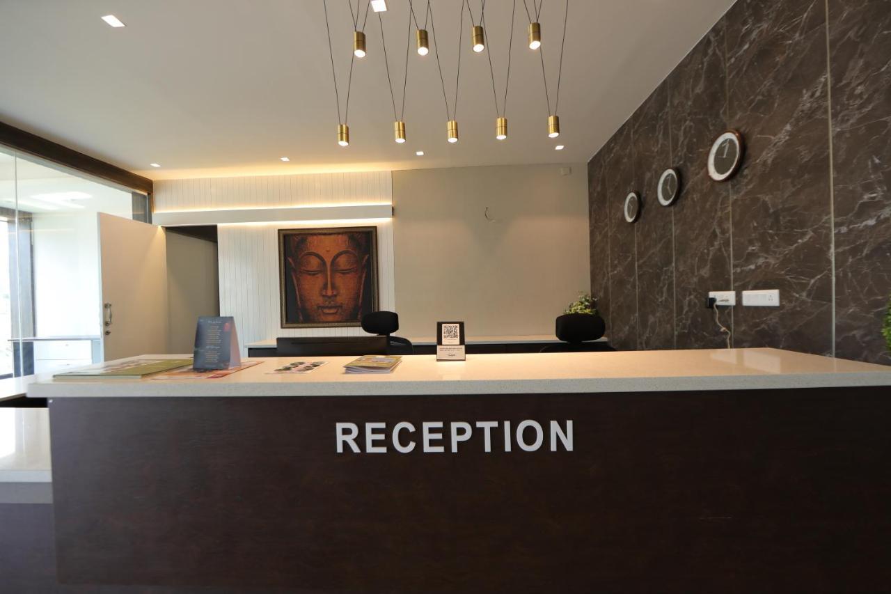 Resort Vrr Astoria & Convention Center Bangalore