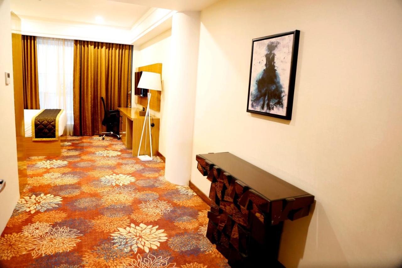 Leroy Grand - Yeshwanthpur 4*