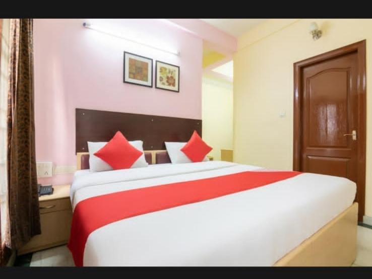 Hotel The Roy Grand Bangalore