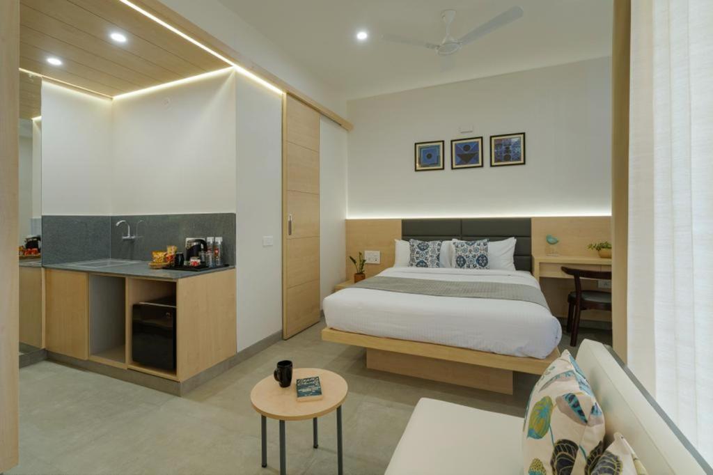 Iris Hotel