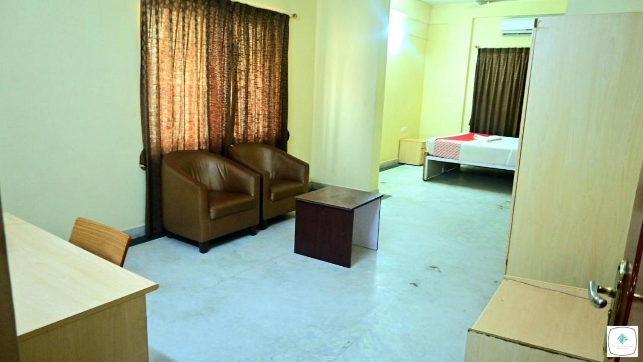 Hotel The Roy Grand Bangalore