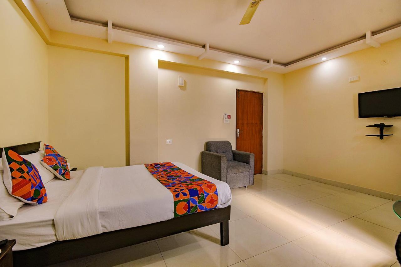Hotel Fabhotel Emerald